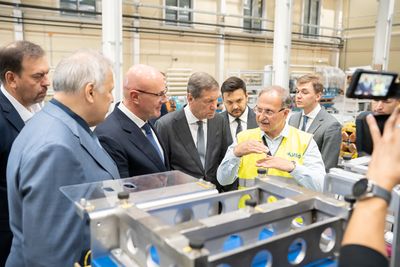 Павел Логачев докладывает о статусе изготовления оборудования ускорительного комплекса СКИФ.jpeg